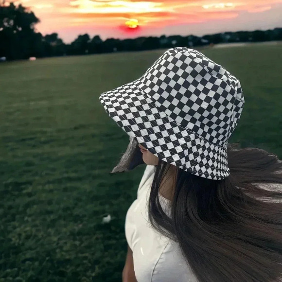 Boutique Black and White Checked Fully Reversible Bucket Hat Trendy OSFM - Picture 3 of 6